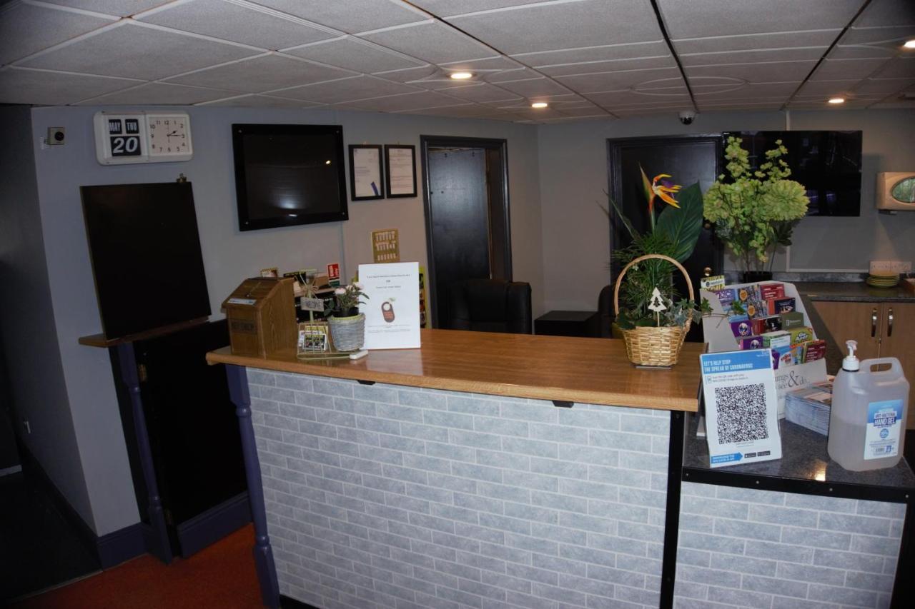 Happy Guests Lodge Lower Whitley Ngoại thất bức ảnh
