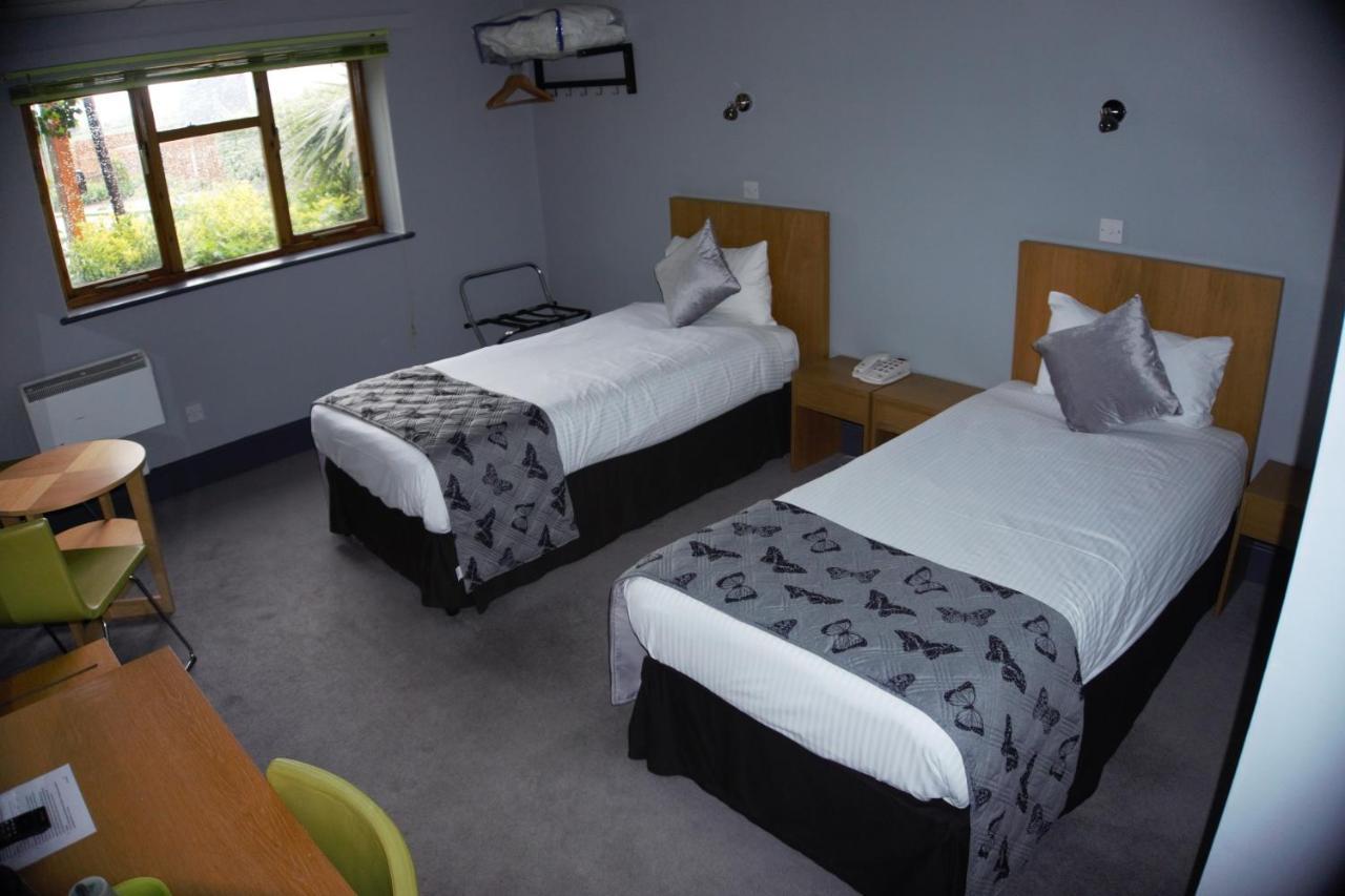 Happy Guests Lodge Lower Whitley Ngoại thất bức ảnh