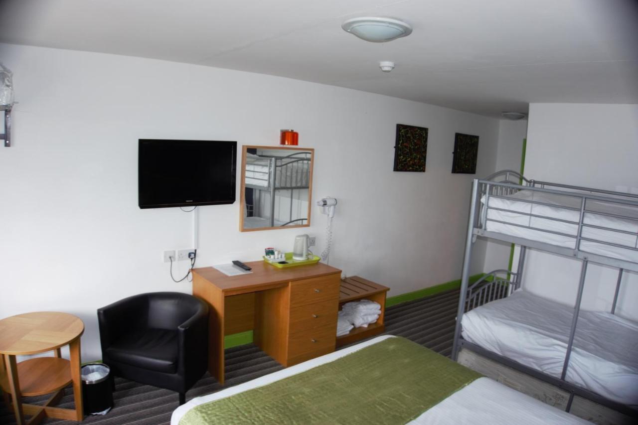 Happy Guests Lodge Lower Whitley Ngoại thất bức ảnh