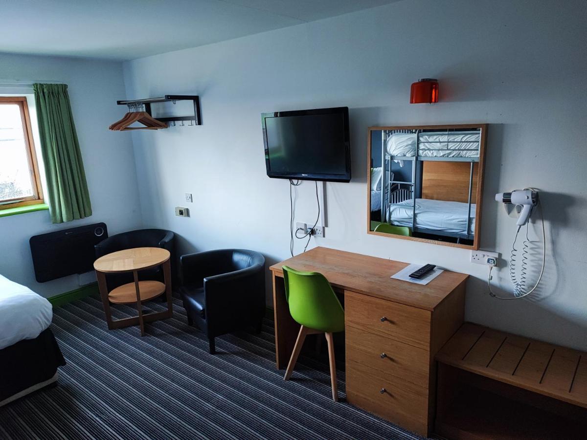 Happy Guests Lodge Lower Whitley Ngoại thất bức ảnh